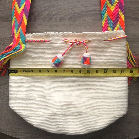 Authentic Wayuu bag/ Mochila Wayuu/ cream color/ neon strap/ Size M - Picture 5 of 9